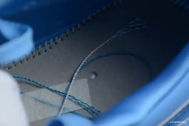 AO9944-441 Jordan (W) Air UNC Low 1 0615